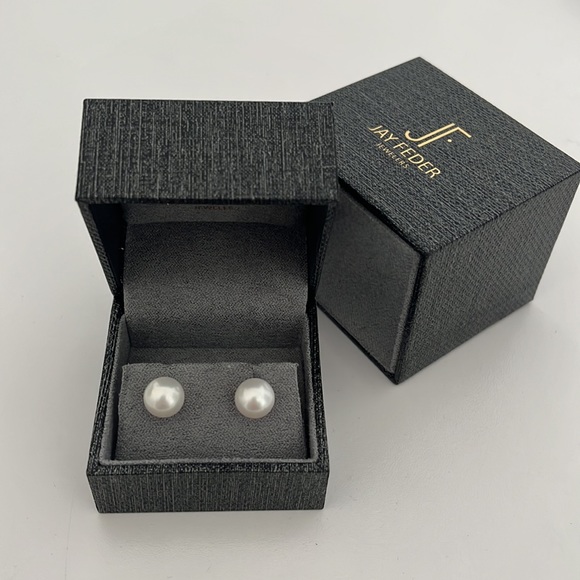 Pearl Earrings! - Picture 2 of 2